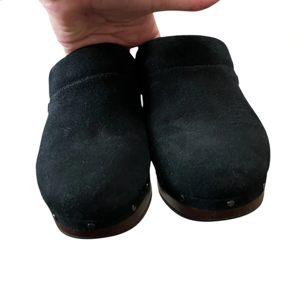Vionic Kacie black suede orthotic clogs - Picture 4 of 9